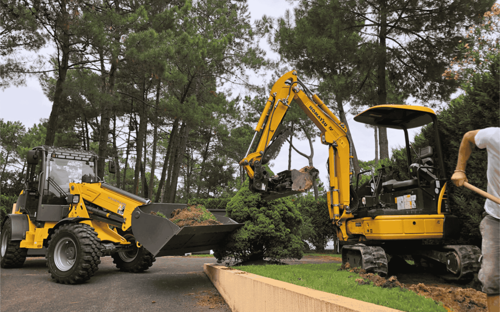 Évacuation déblais avec chargeuse et mini-pelle pour terrassement à Tosse - Dos Santos Maçonnerie