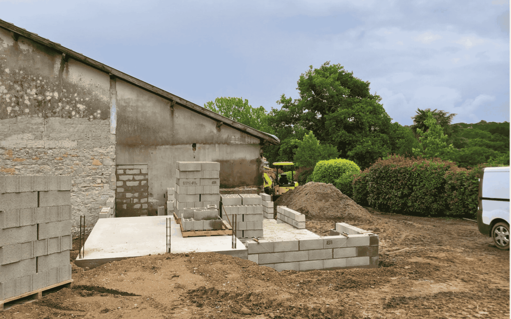 Fondations avec ferraillage pour extension de maison à Tosse - Gros œuvre Dos Santos Maçonnerie