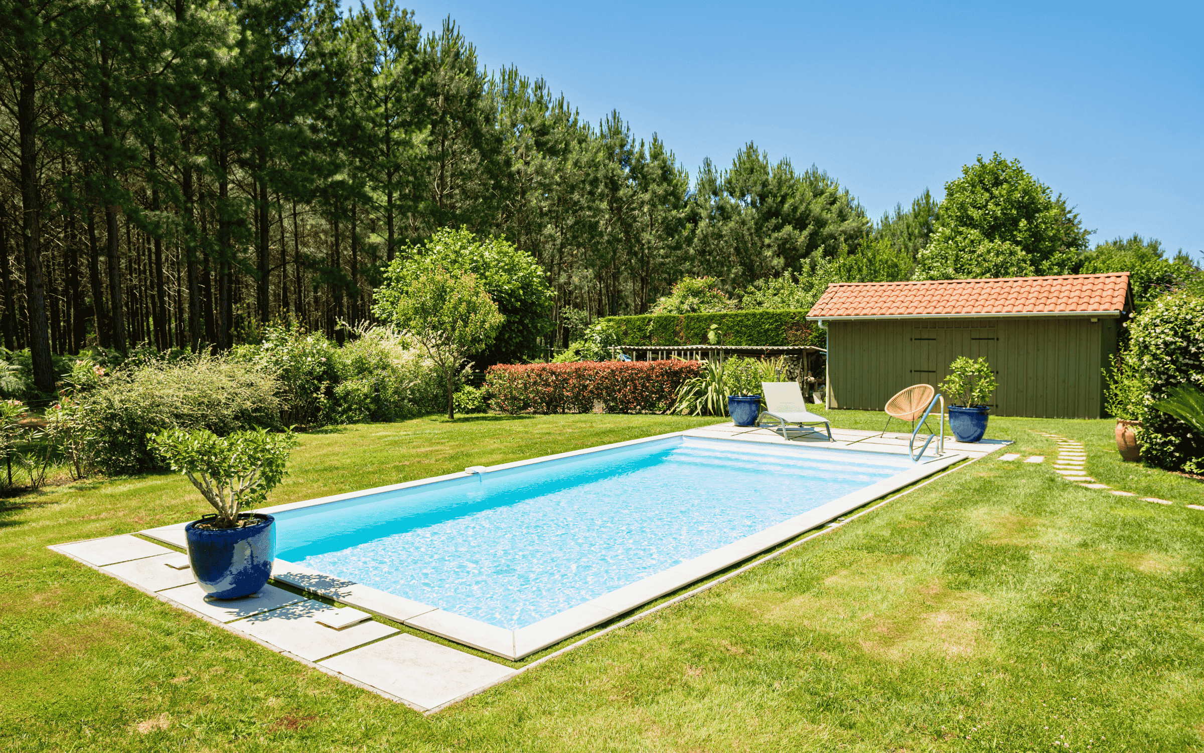 Piscine béton rectangulaire avec jardin landais à Capbreton - Gros œuvre piscine Dos Santos Maçonnerie